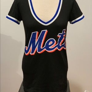 Victoria’s Secret Beautiful Mets V-Neck T-shirt